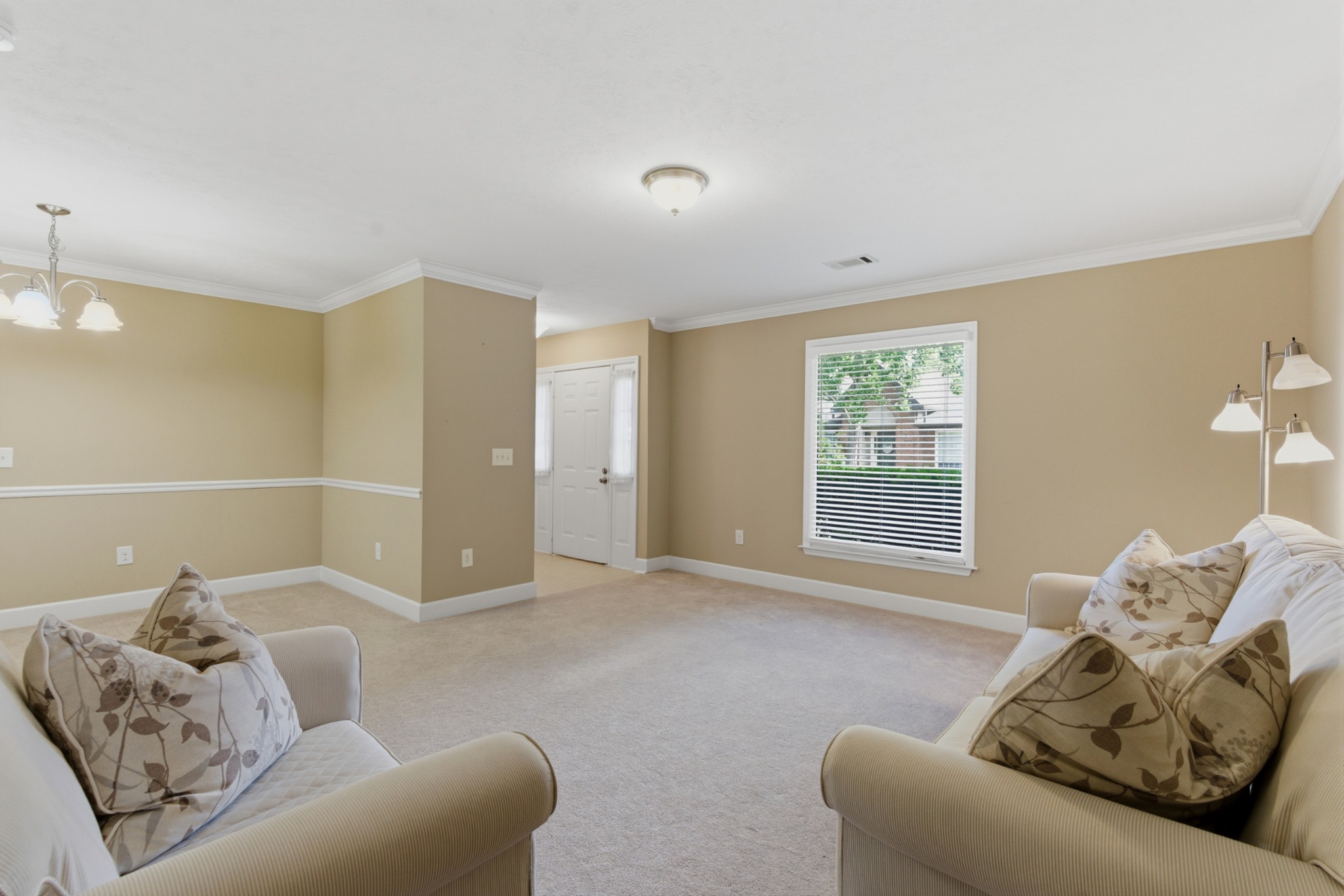212 Highland Villa Cir