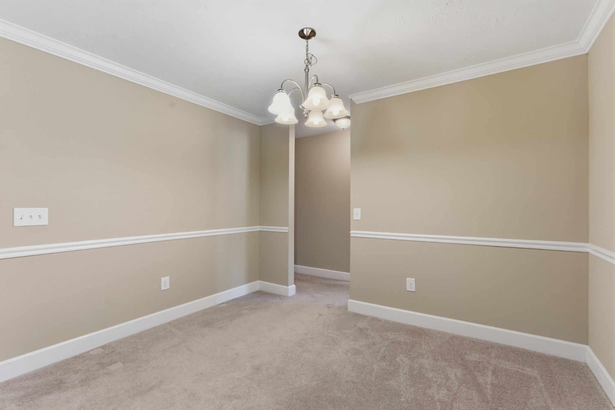 212 Highland Villa Cir