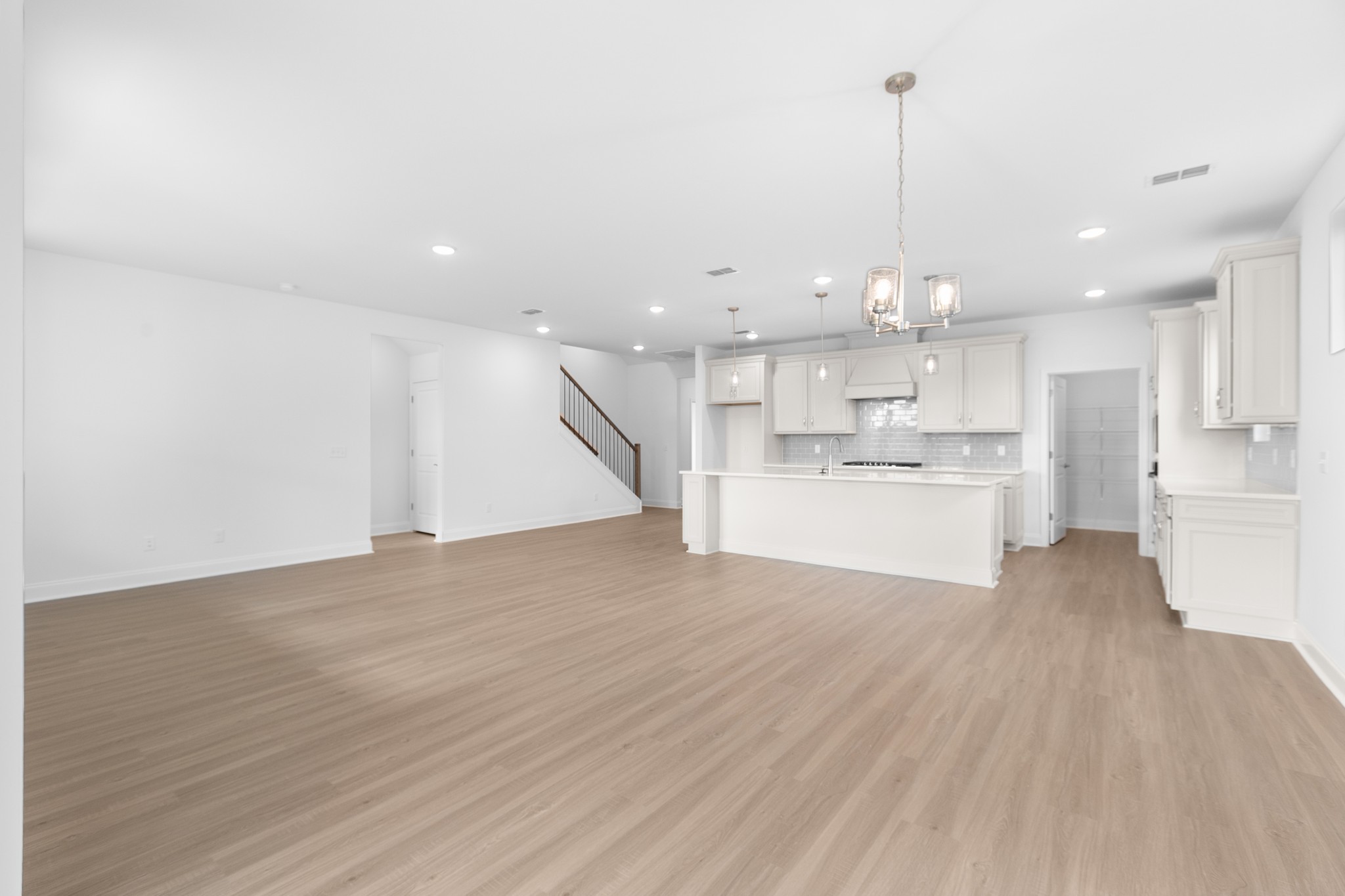 6743 Baroque Way