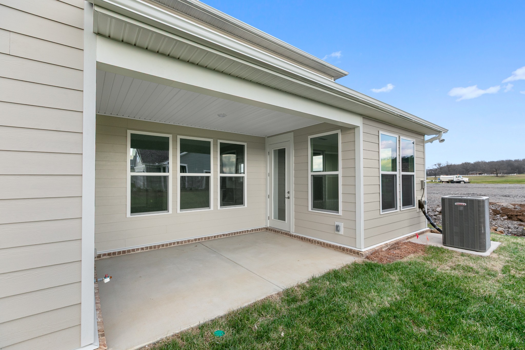 6743 Baroque Way