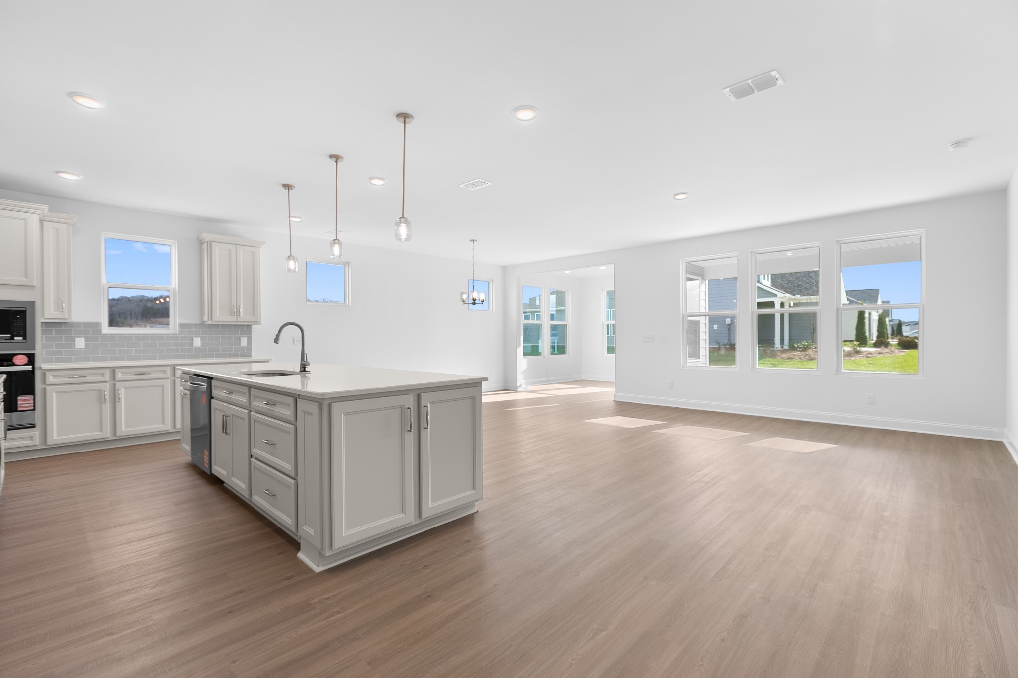 6743 Baroque Way