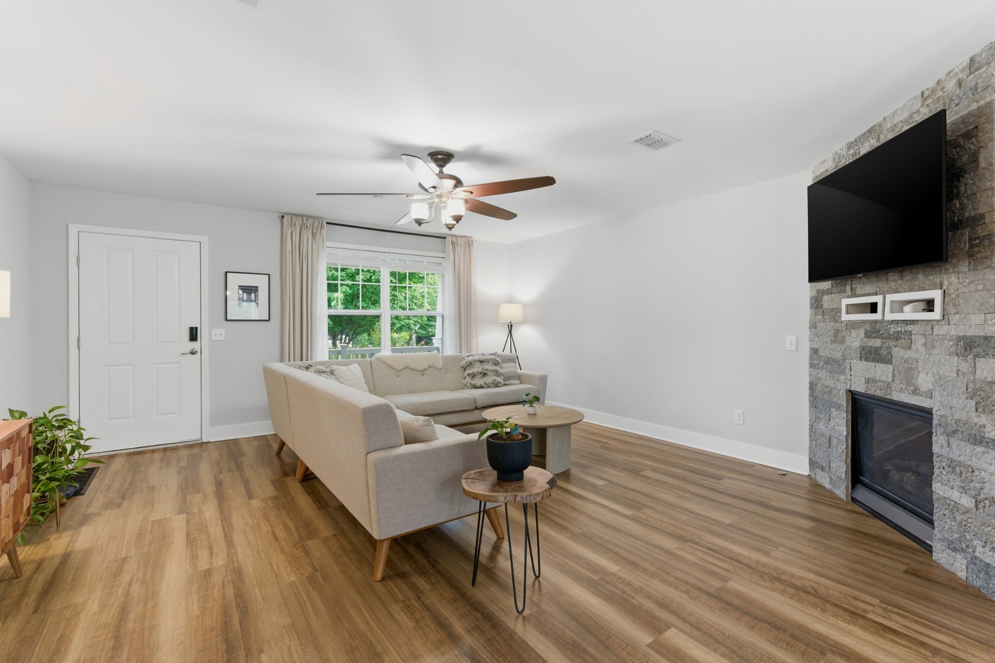 1303 Creekside Dr