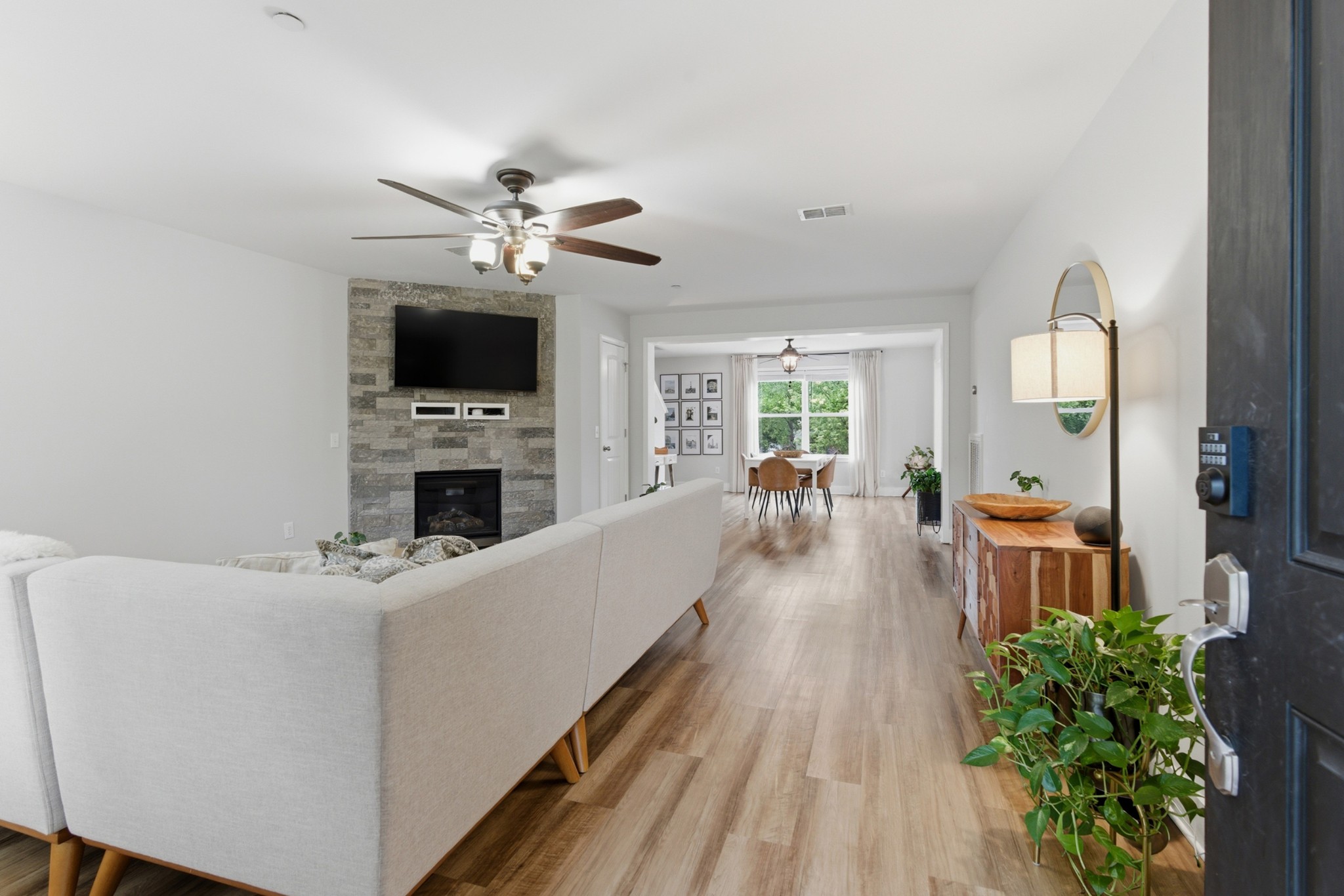 1303 Creekside Dr