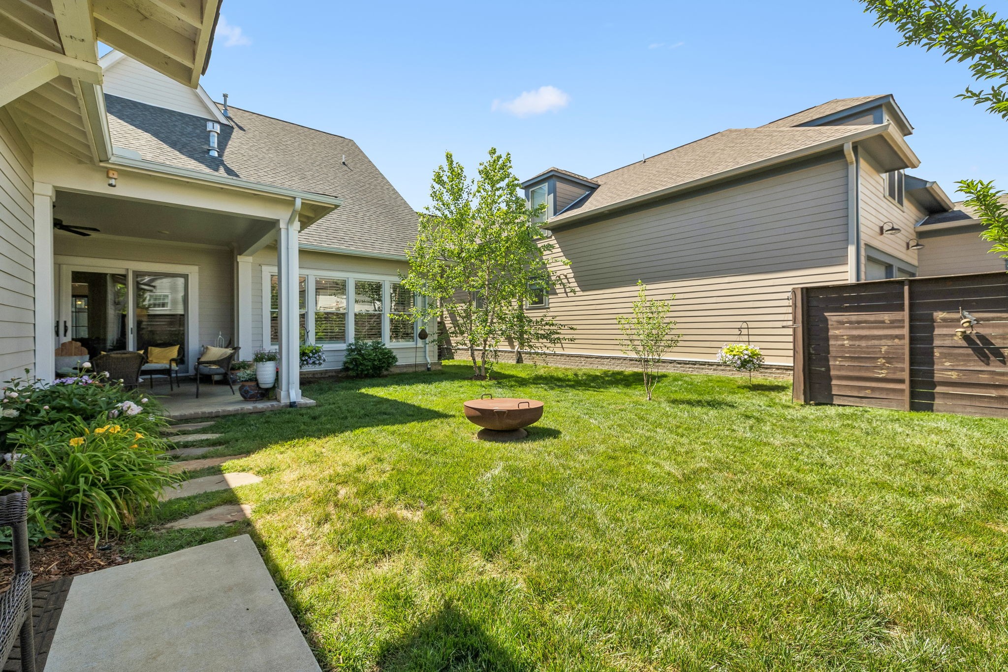 127 Glenrock Dr