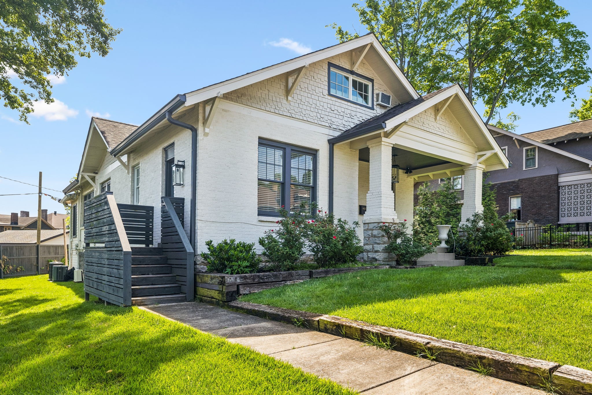 2200 Oakland Ave