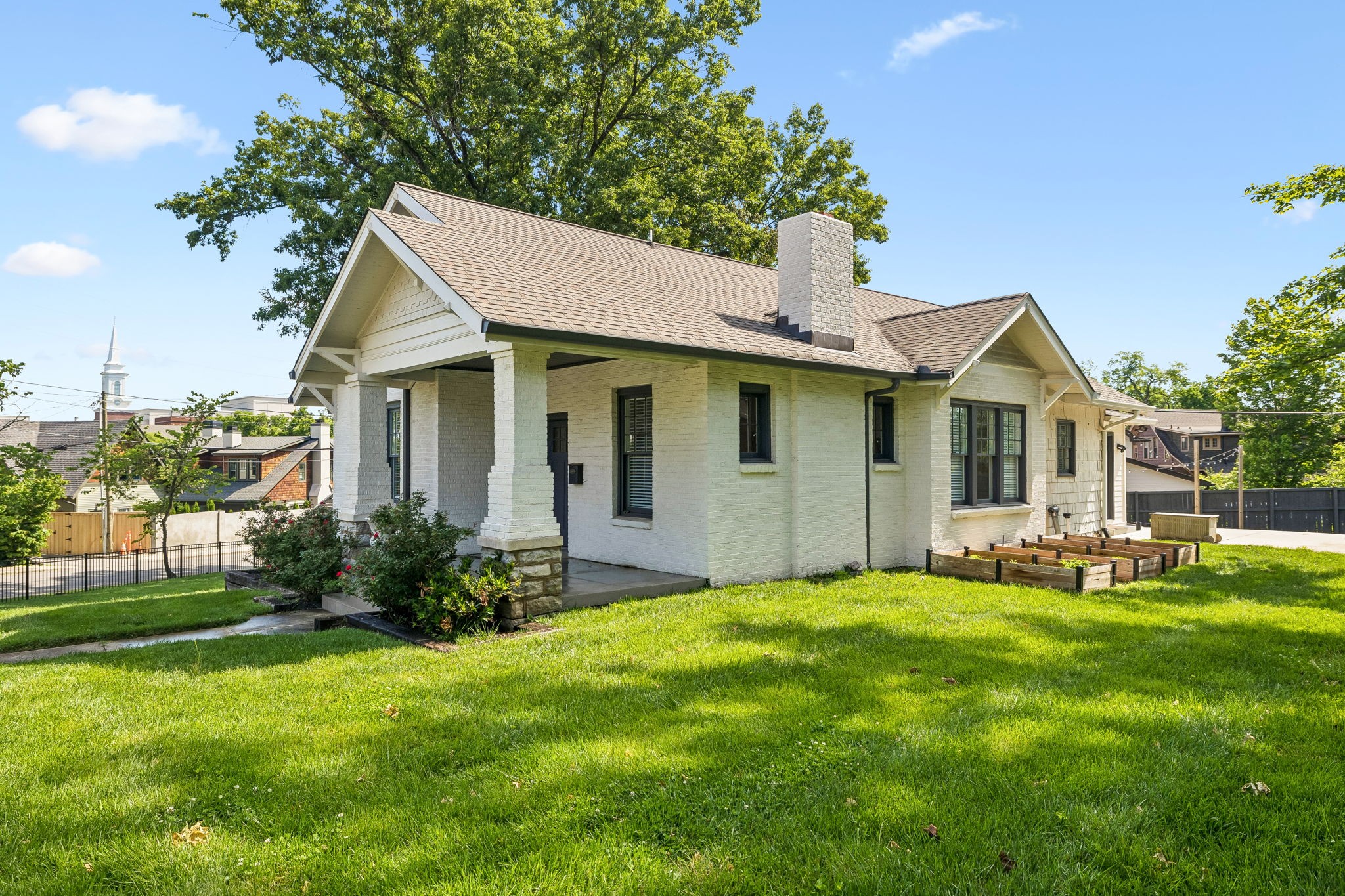 2200 Oakland Ave