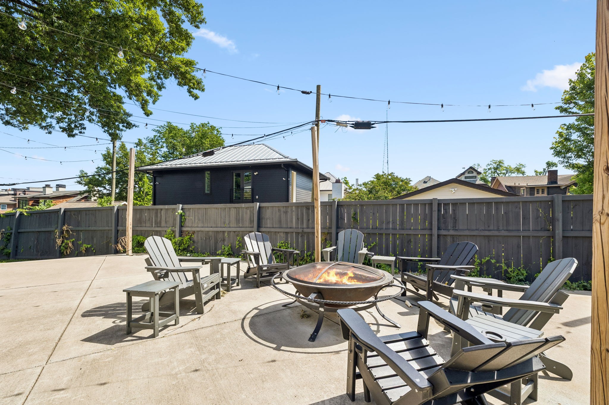2200 Oakland Ave