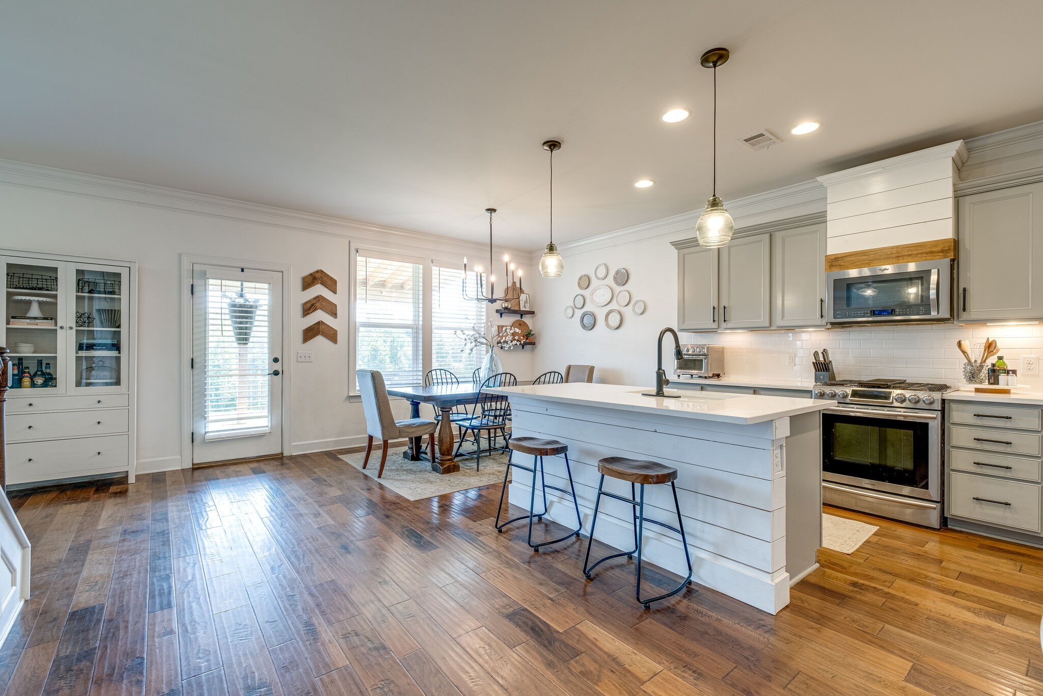 4822 Genoa Dr