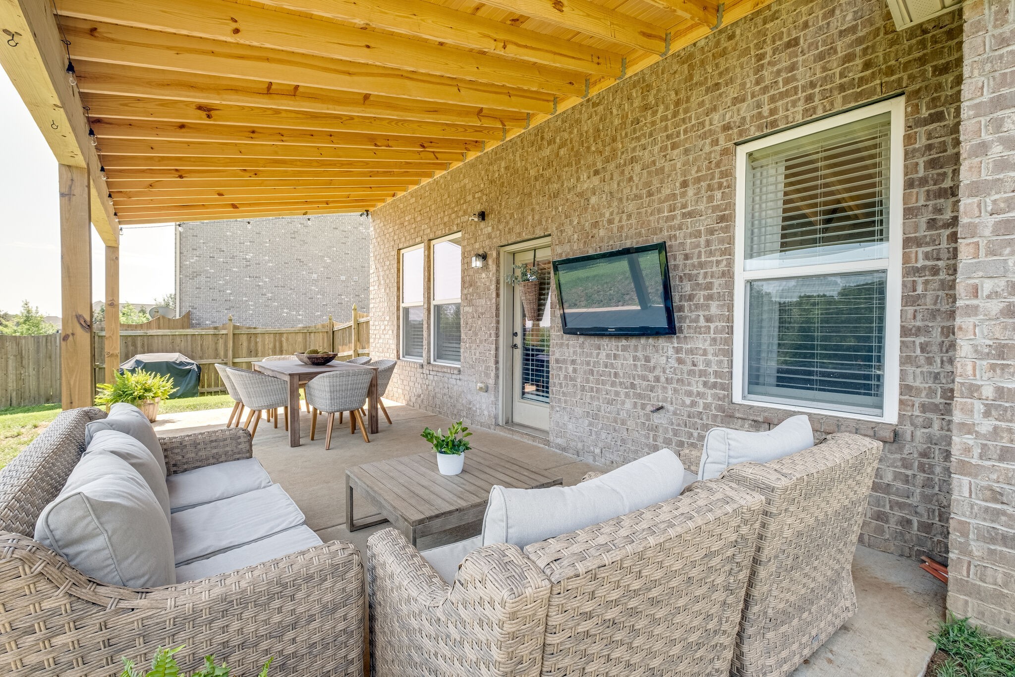 4822 Genoa Dr