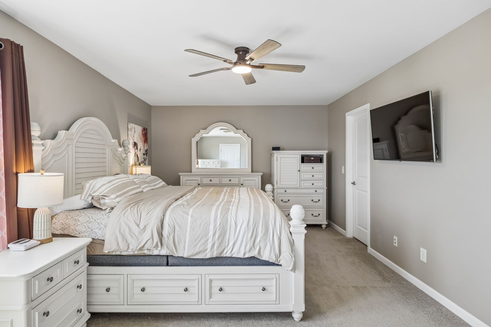 557 Wolfeboro Ln