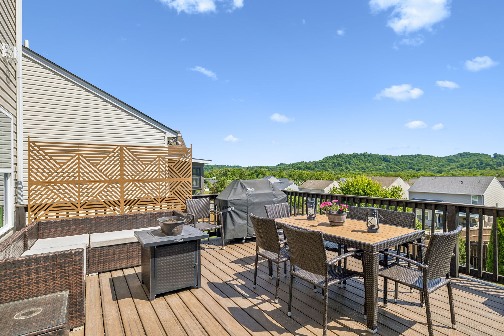 557 Wolfeboro Ln