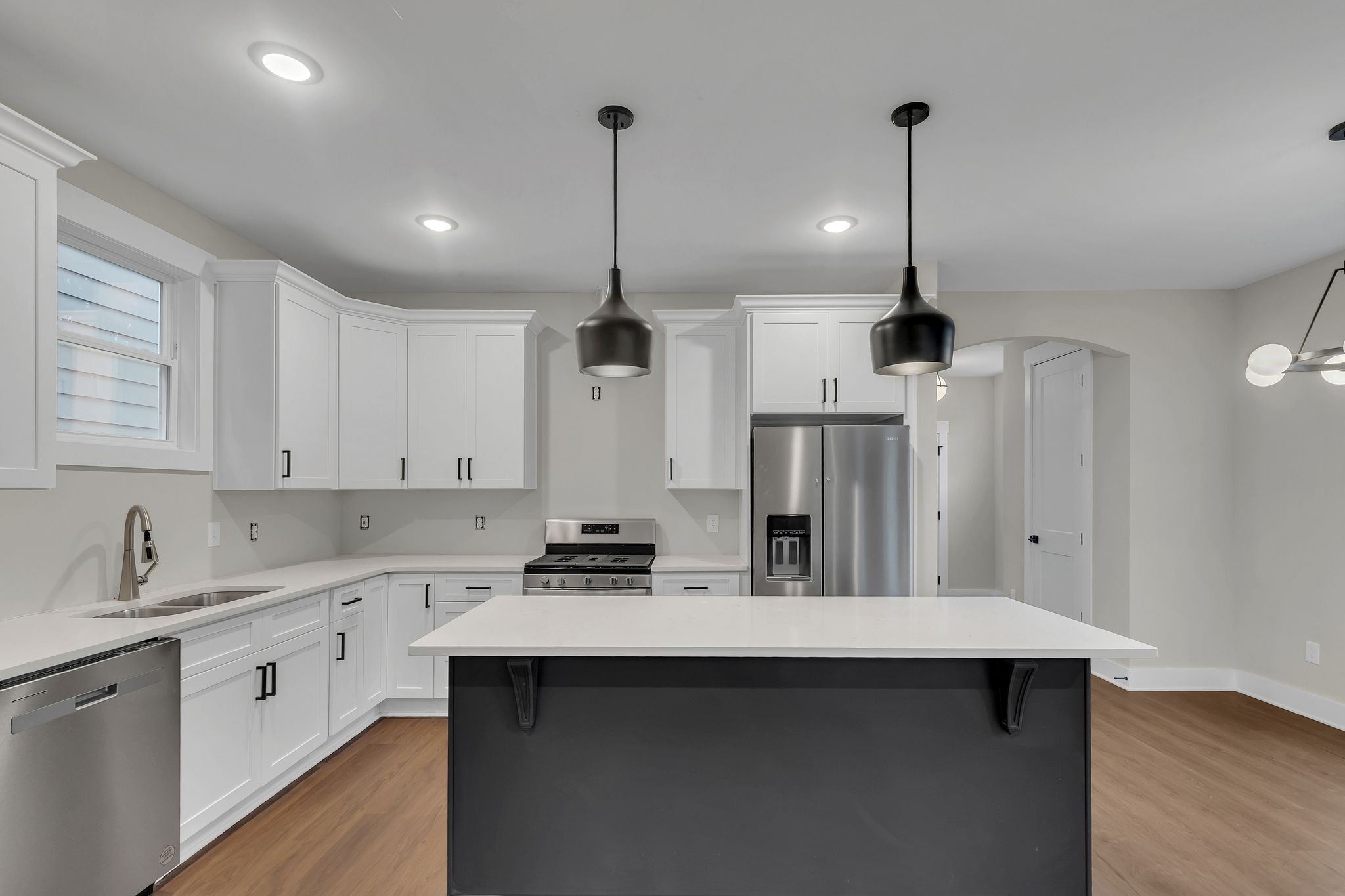 200B Queen Ave Unit: B