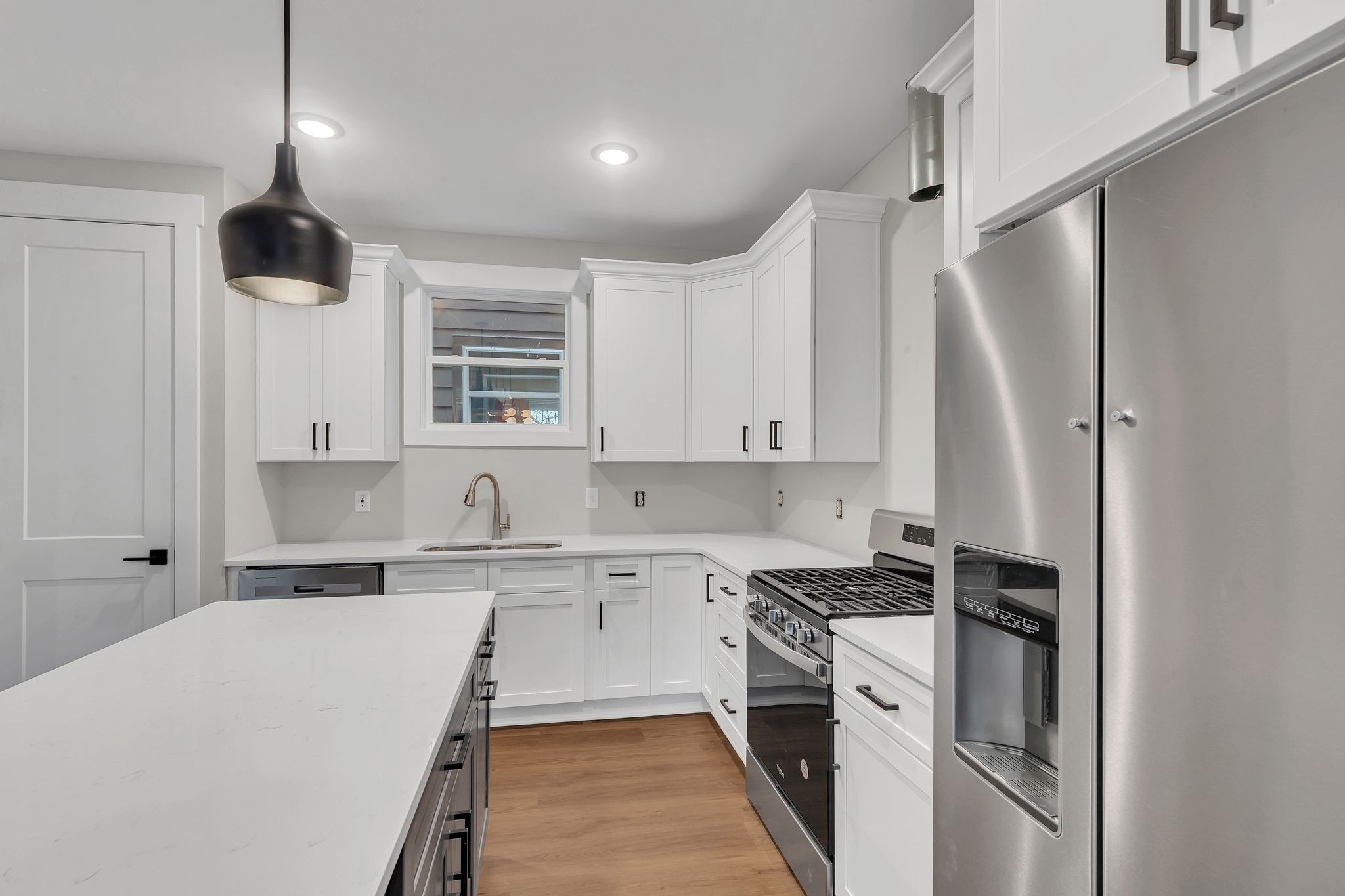 200B Queen Ave Unit: B