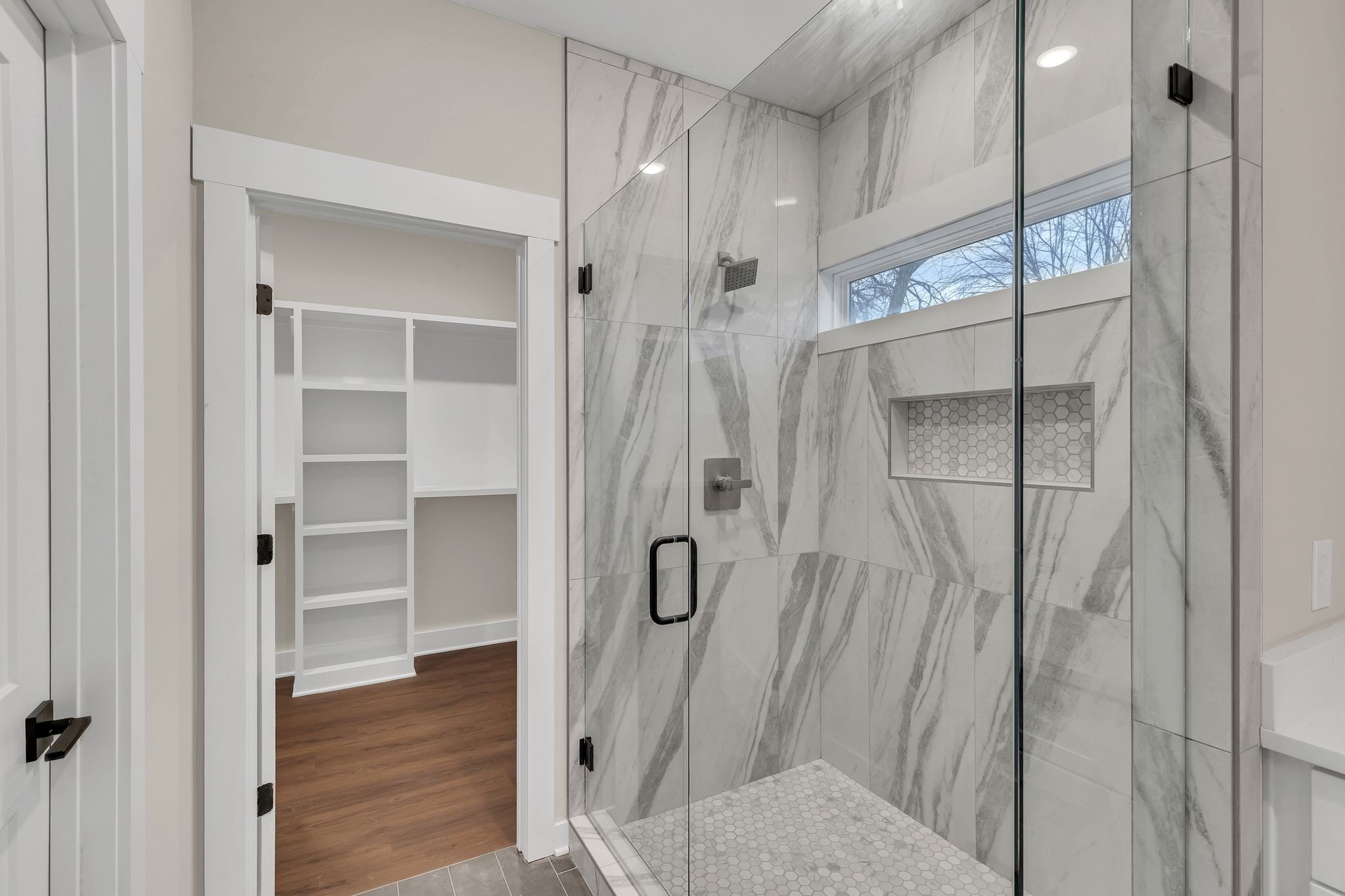200B Queen Ave Unit: B