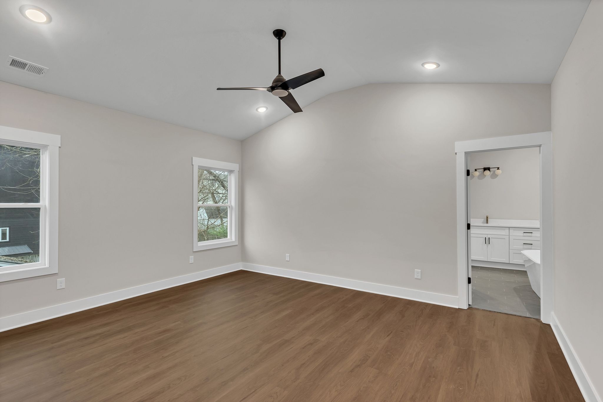 200B Queen Ave Unit: B