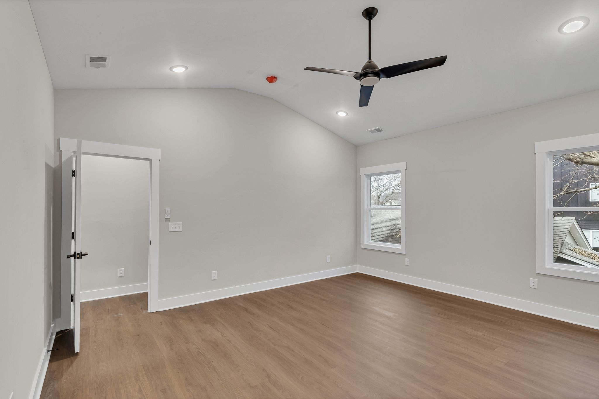 200B Queen Ave Unit: B