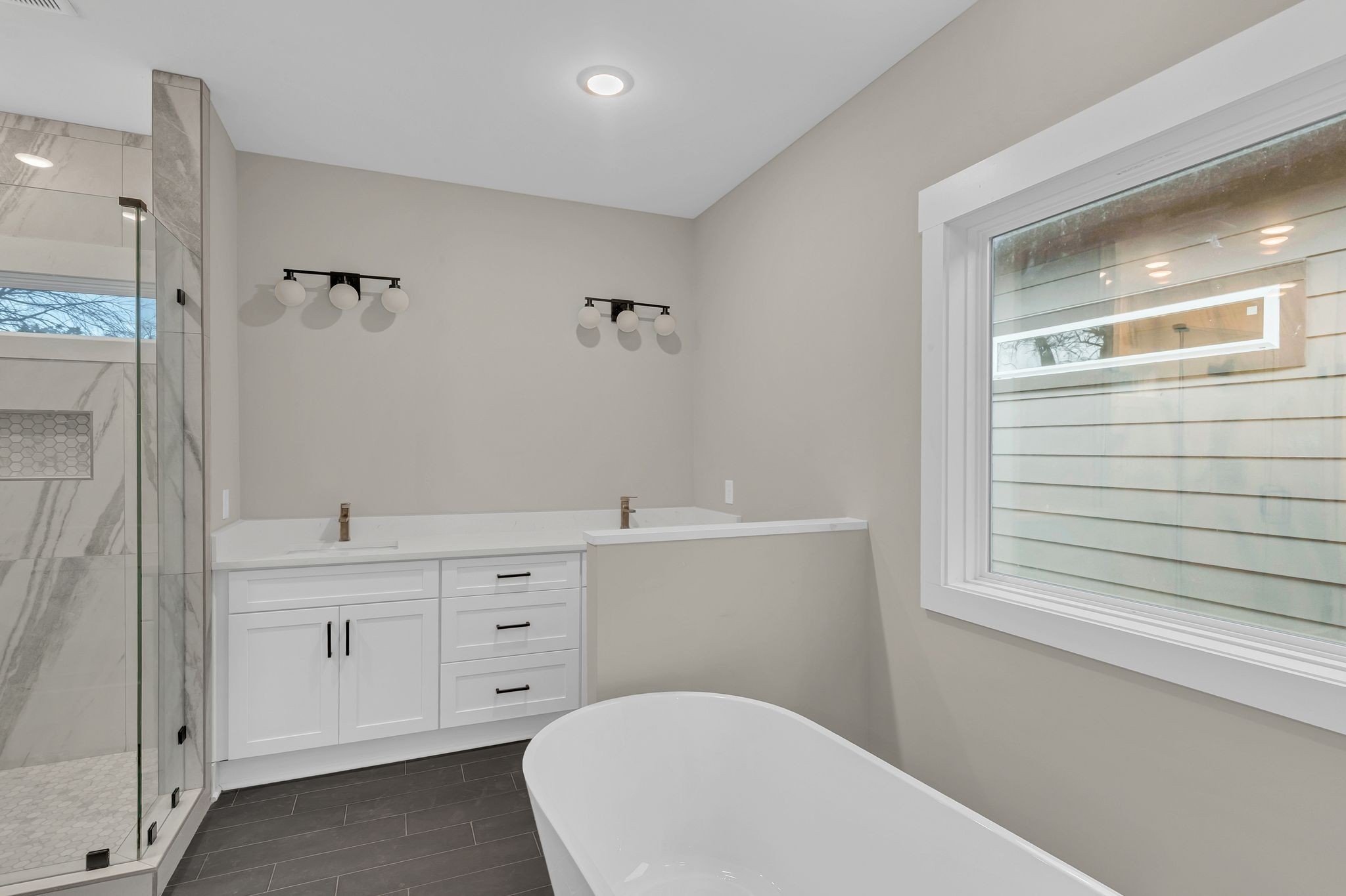 200B Queen Ave Unit: B
