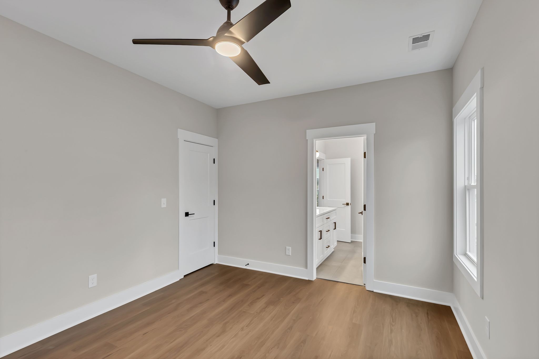 200A Queen Ave Unit: A