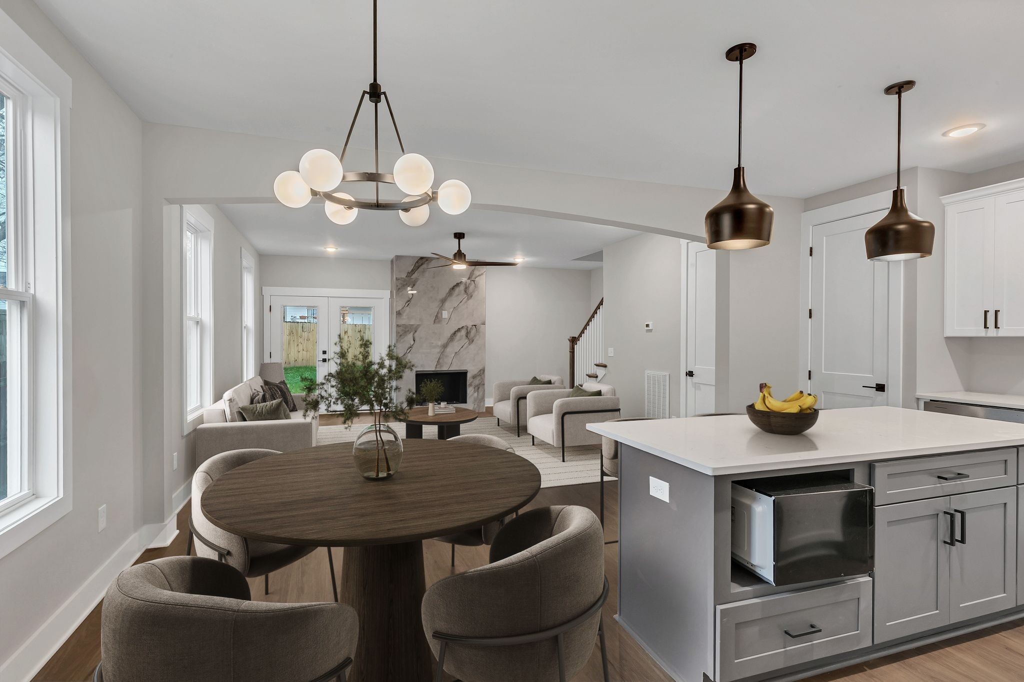 200A Queen Ave Unit: A