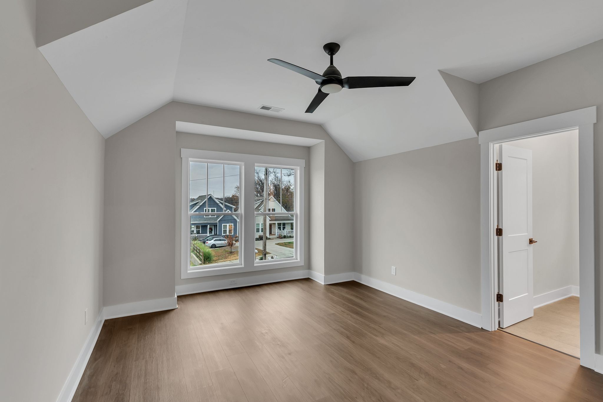 200A Queen Ave Unit: A