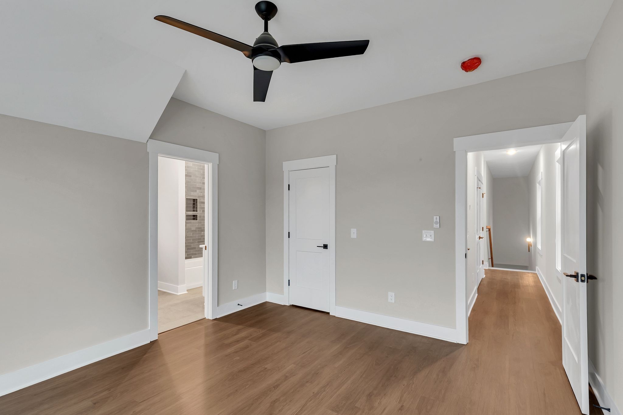 200A Queen Ave Unit: A