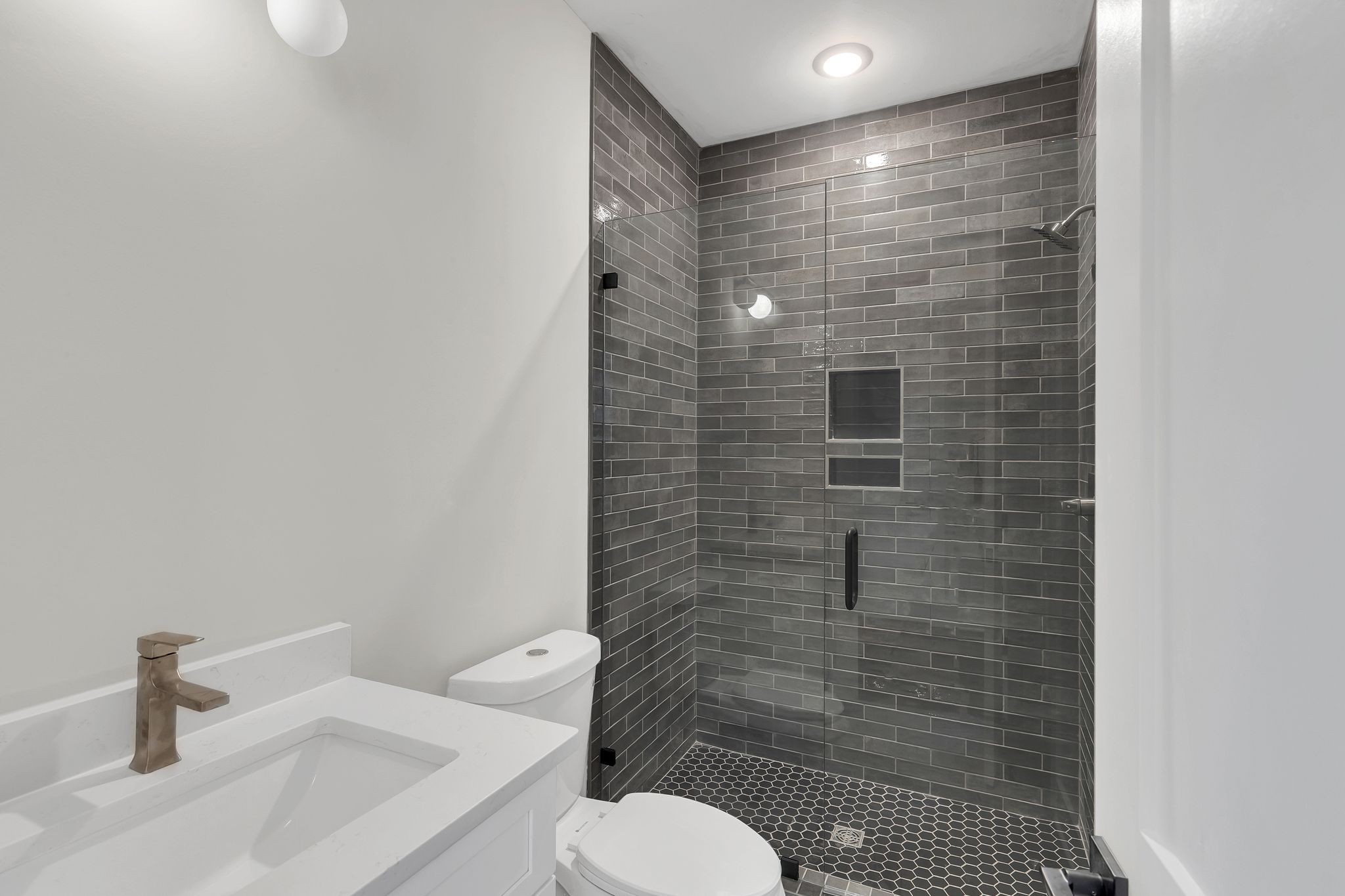 200A Queen Ave Unit: A