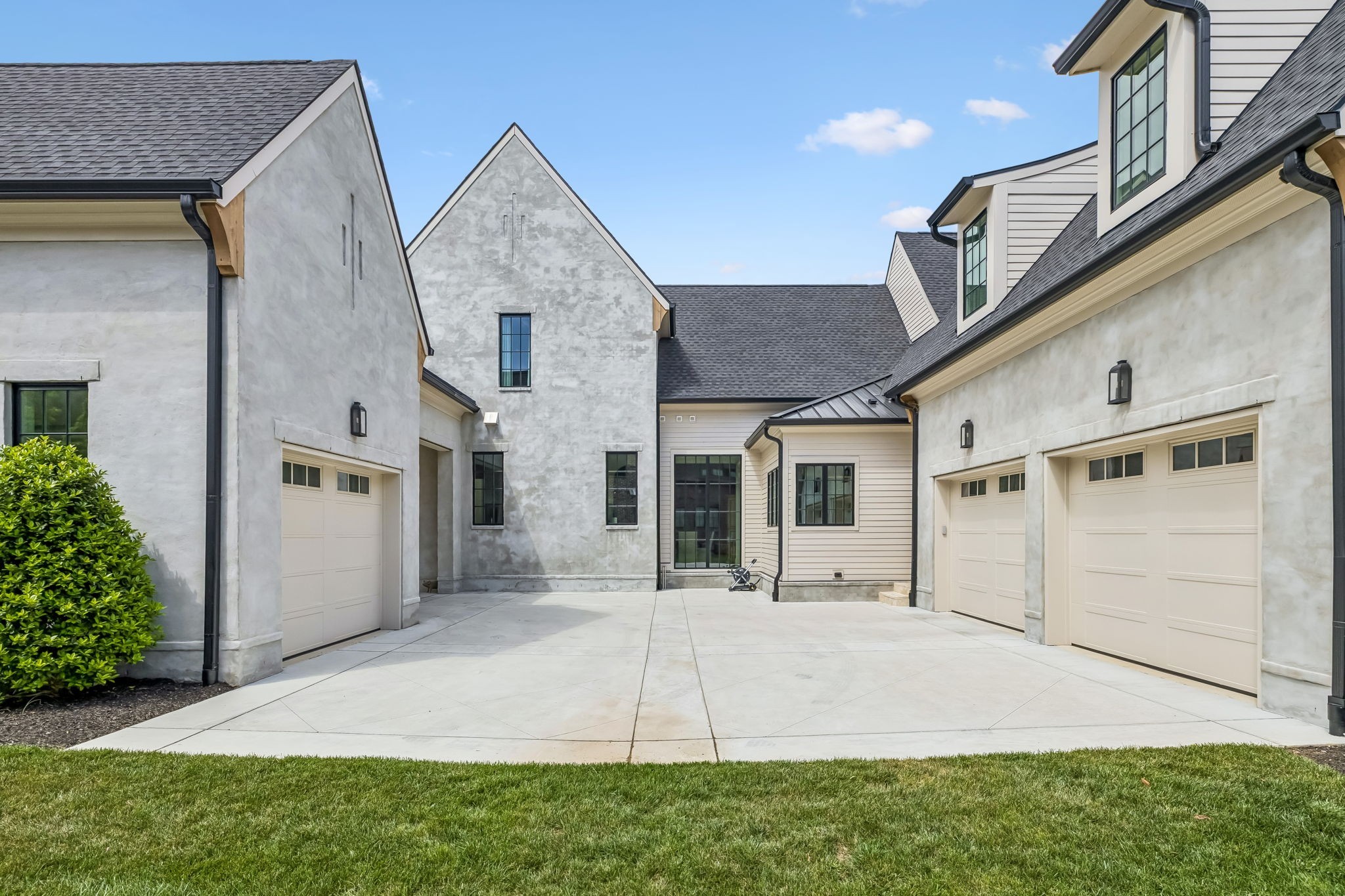8384 Solstice Dr
