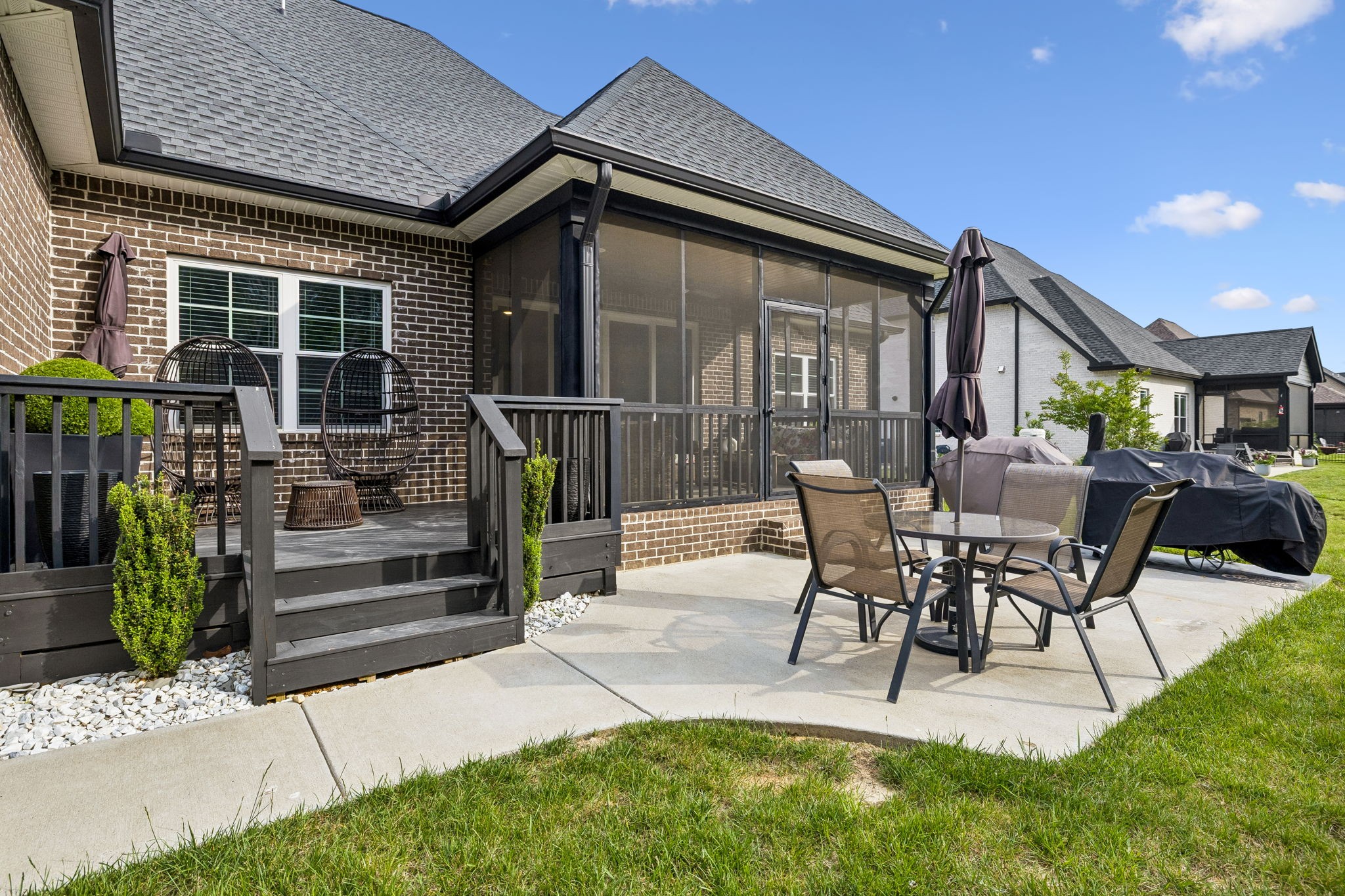 2614 Holly Springs Dr