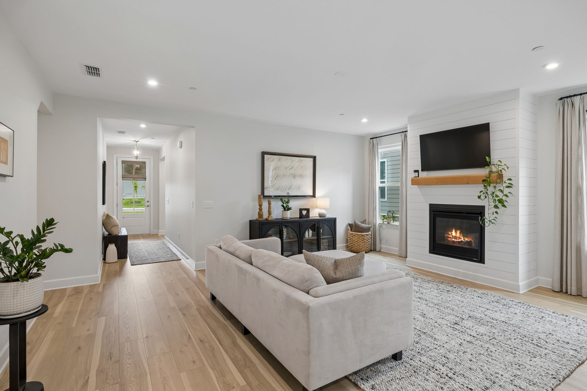 4044 Rosa Dr