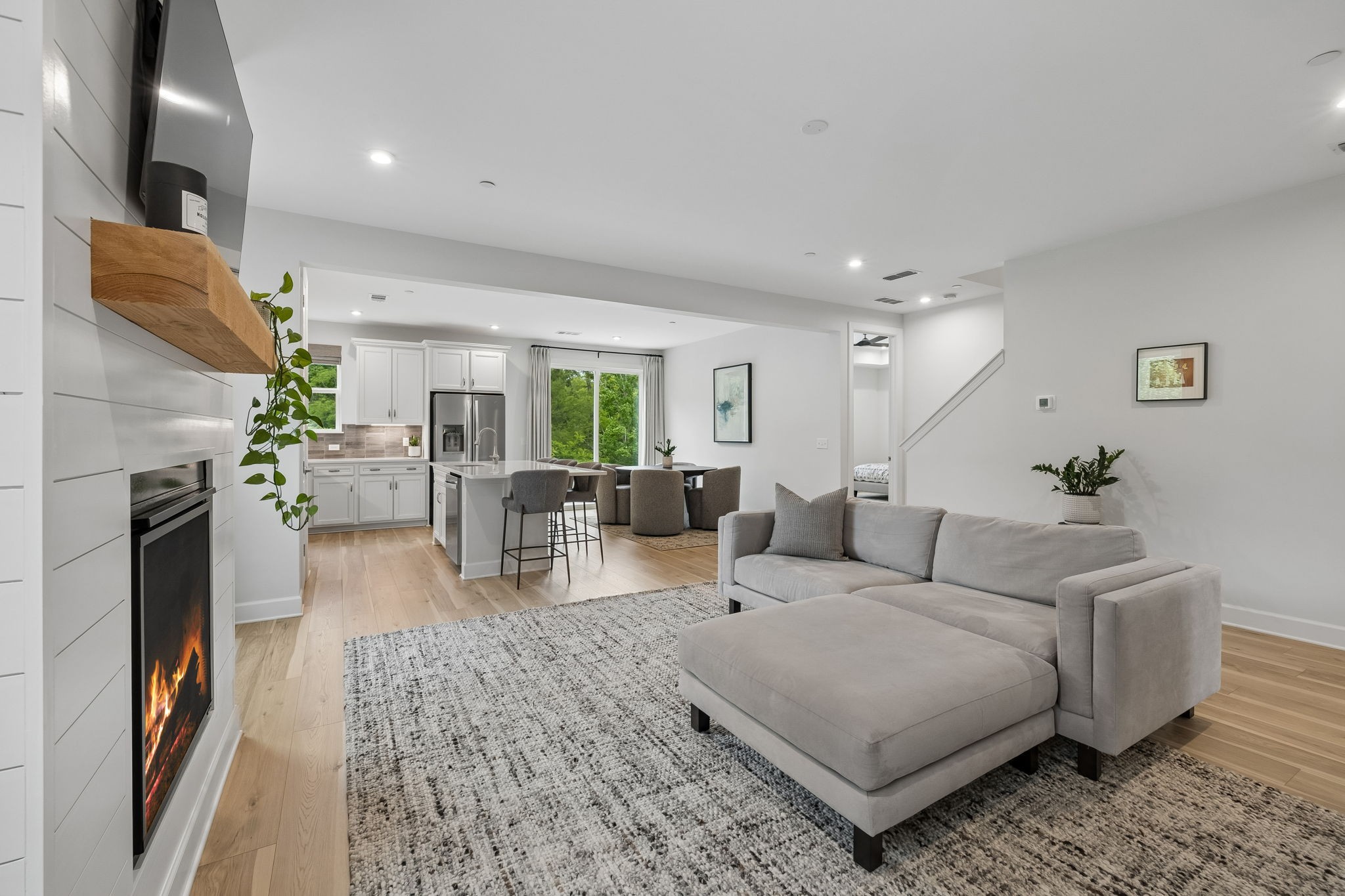 4044 Rosa Dr