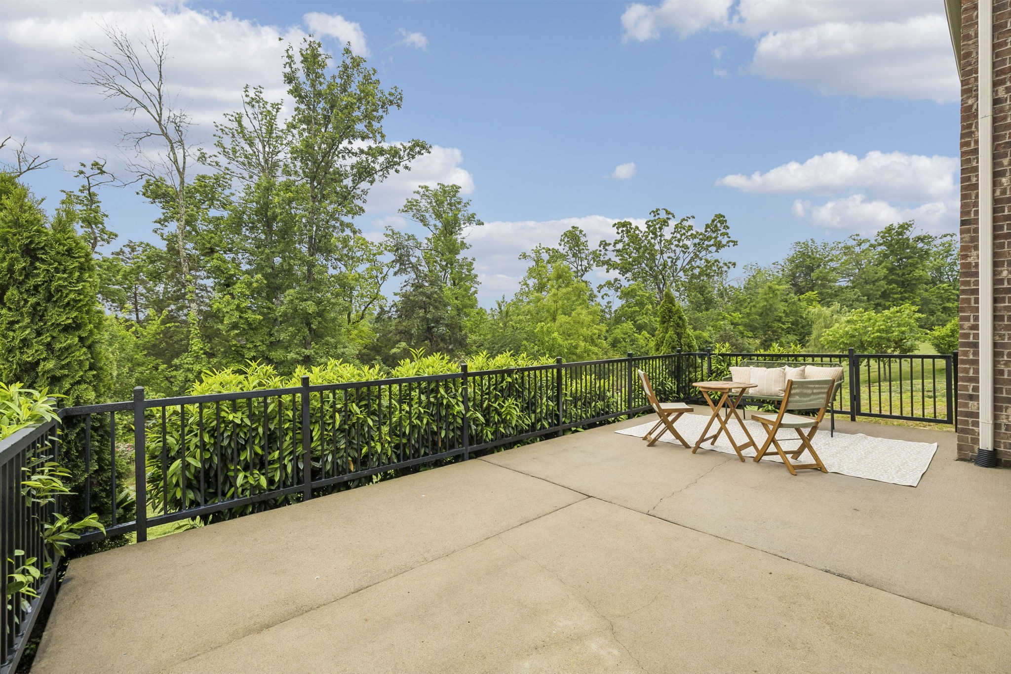 1237 Cressy Ln