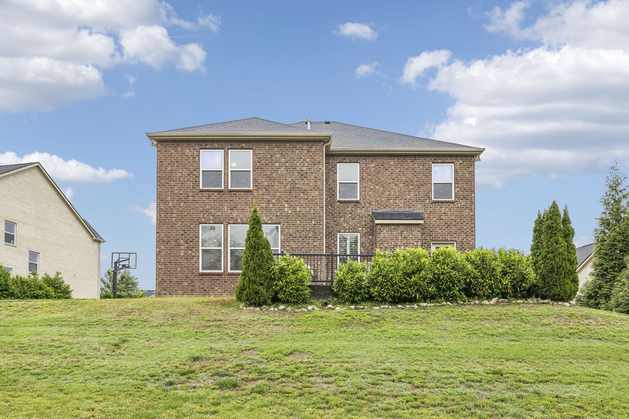 1237 Cressy Ln