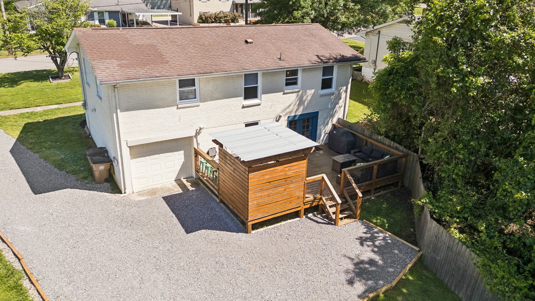 632 Larchwood Dr