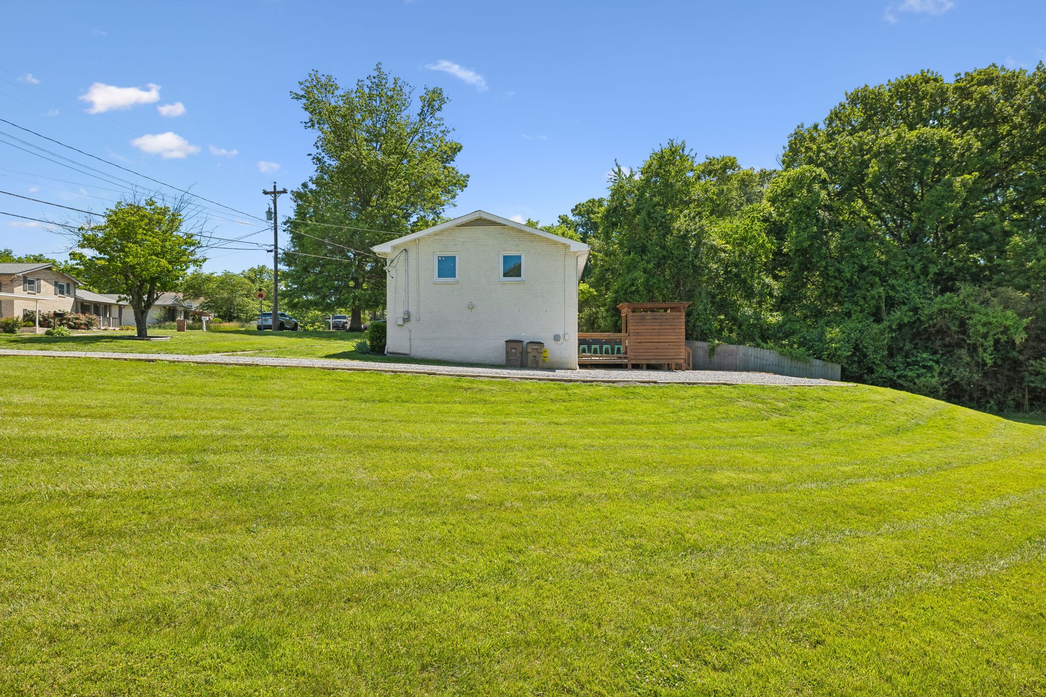 632 Larchwood Dr