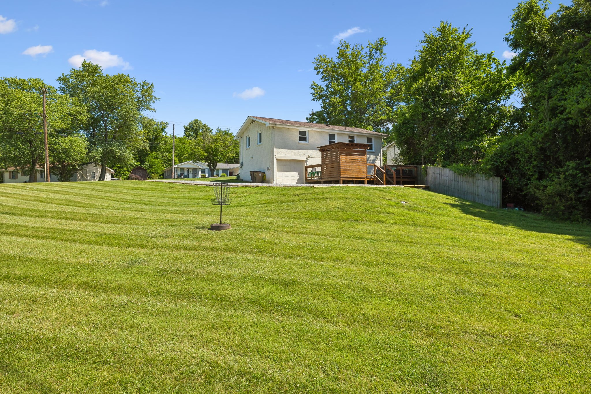 632 Larchwood Dr