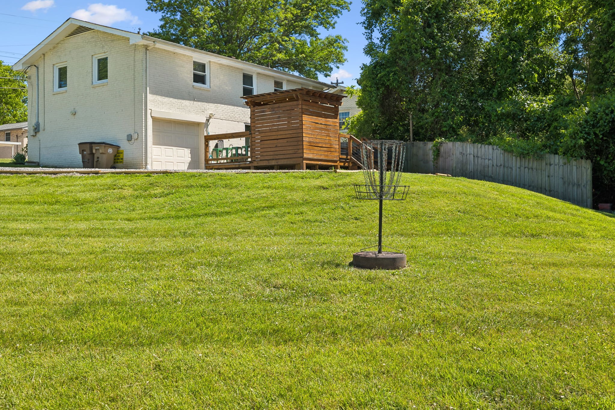 632 Larchwood Dr