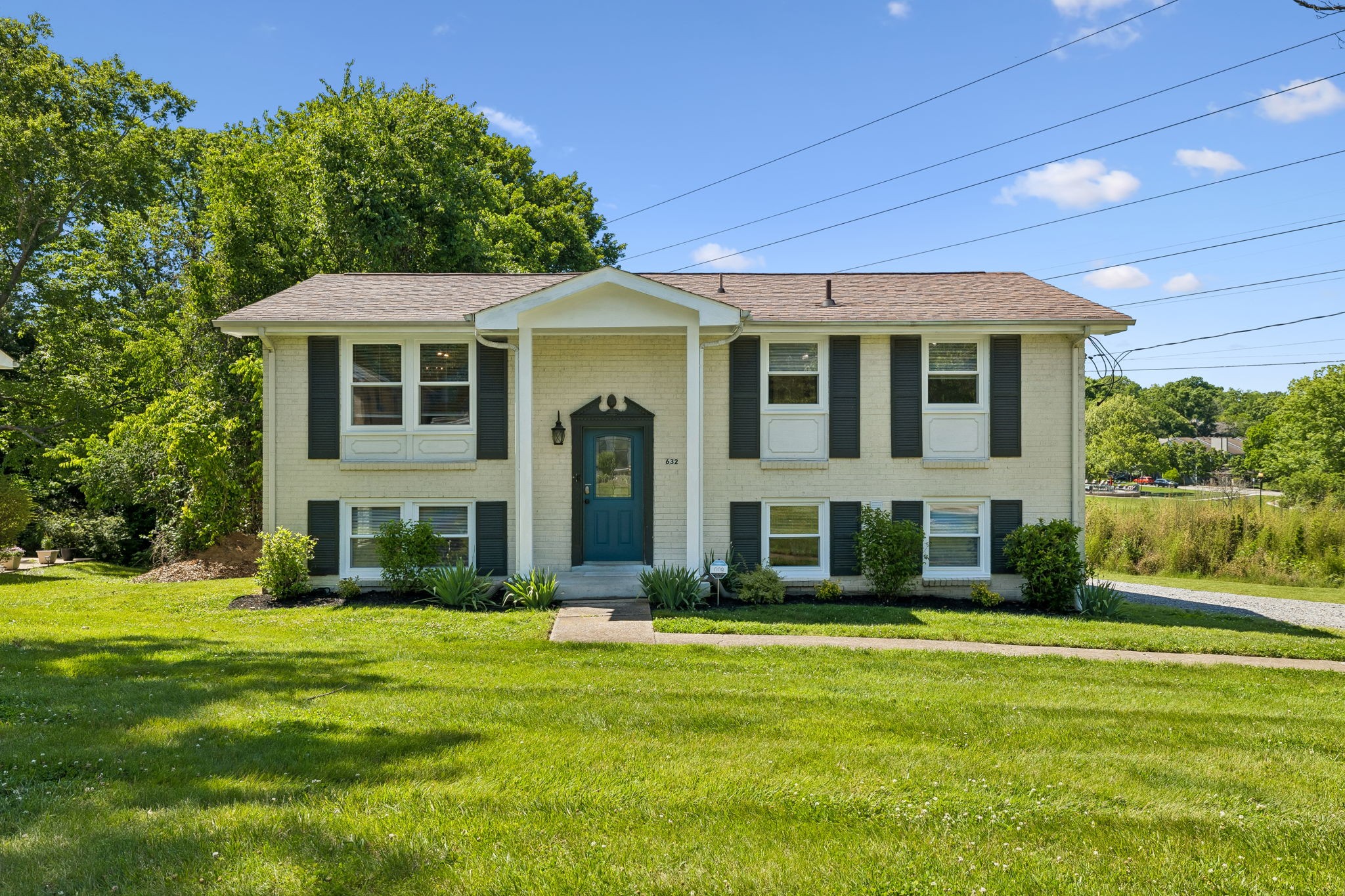 632 Larchwood Dr