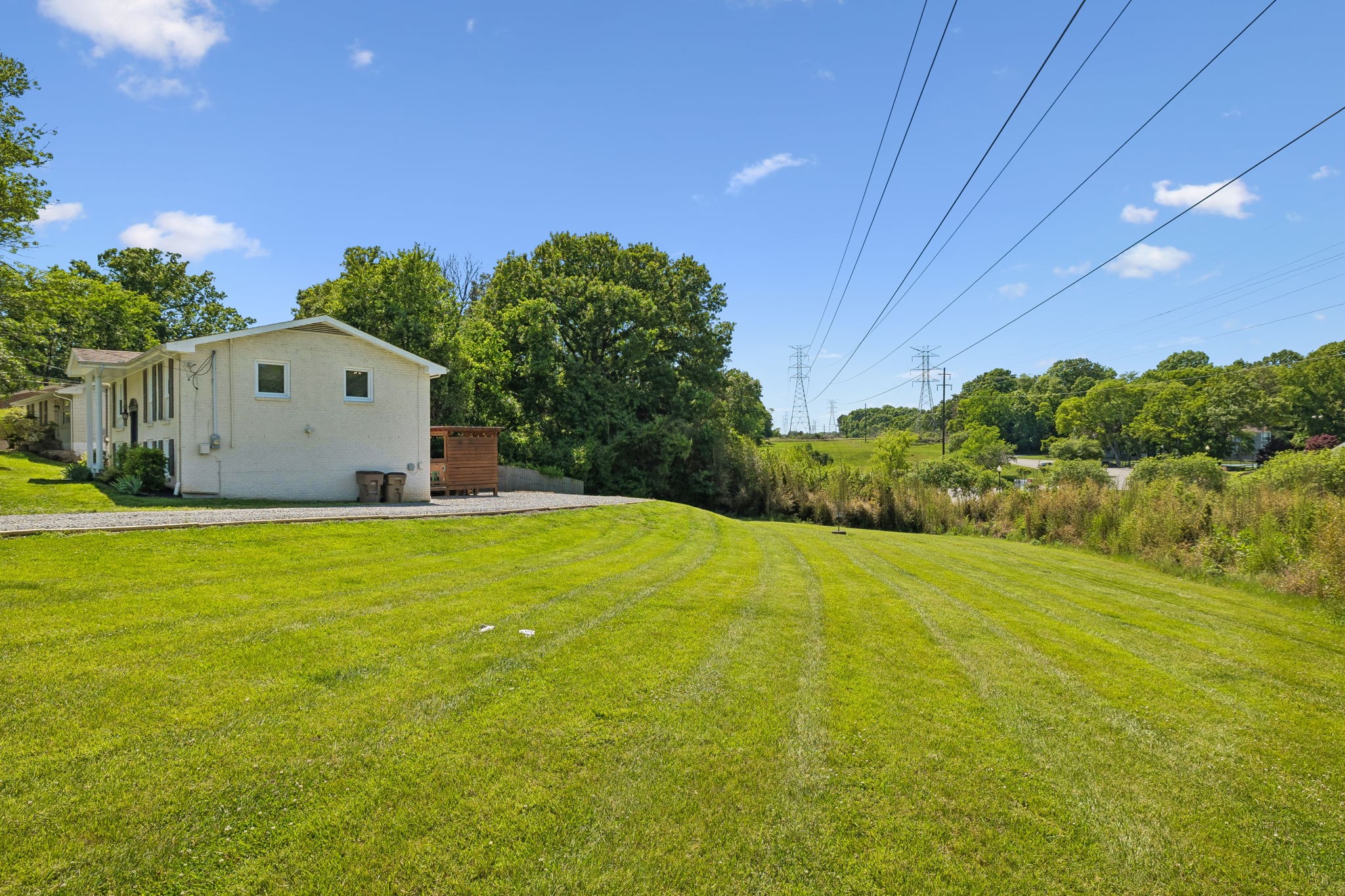 632 Larchwood Dr