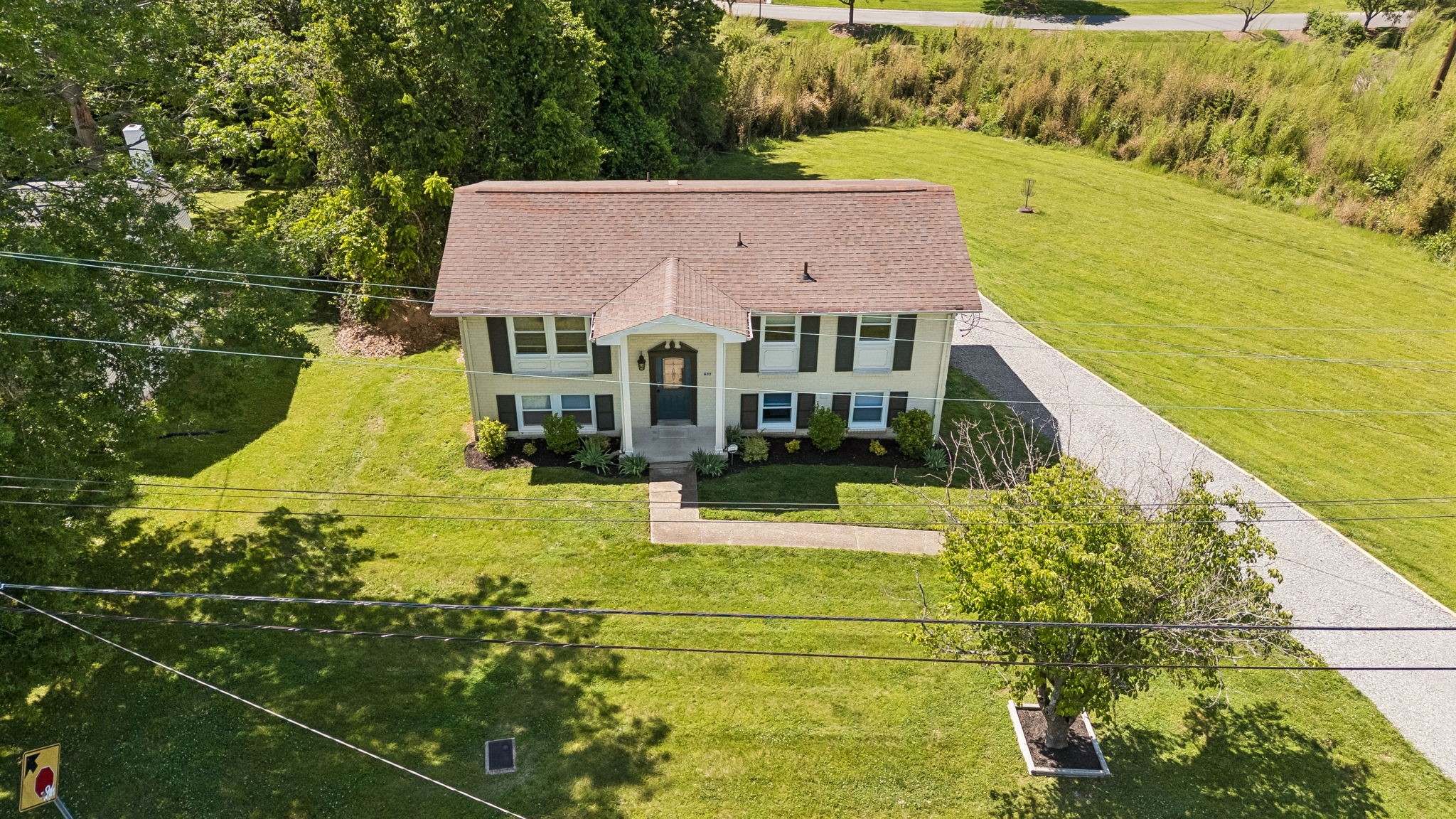 632 Larchwood Dr
