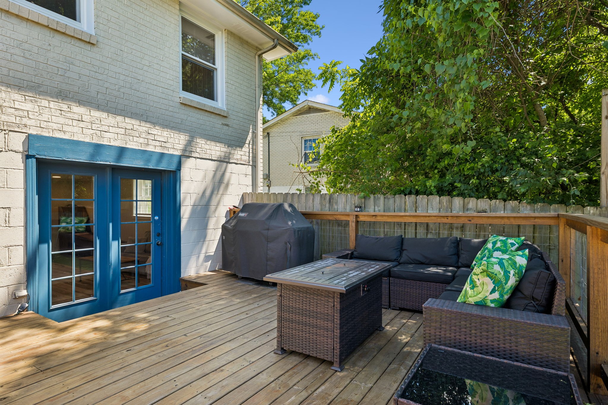632 Larchwood Dr