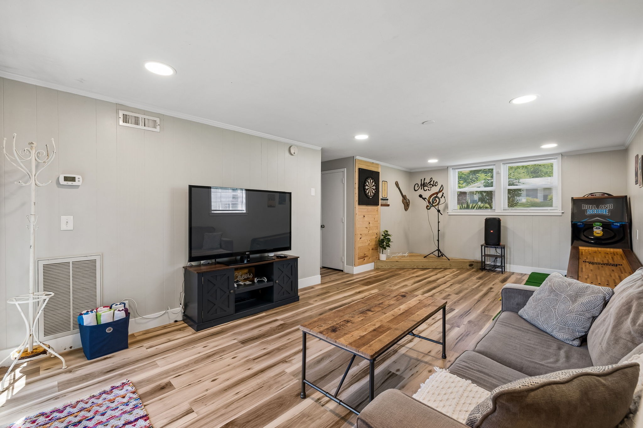 632 Larchwood Dr