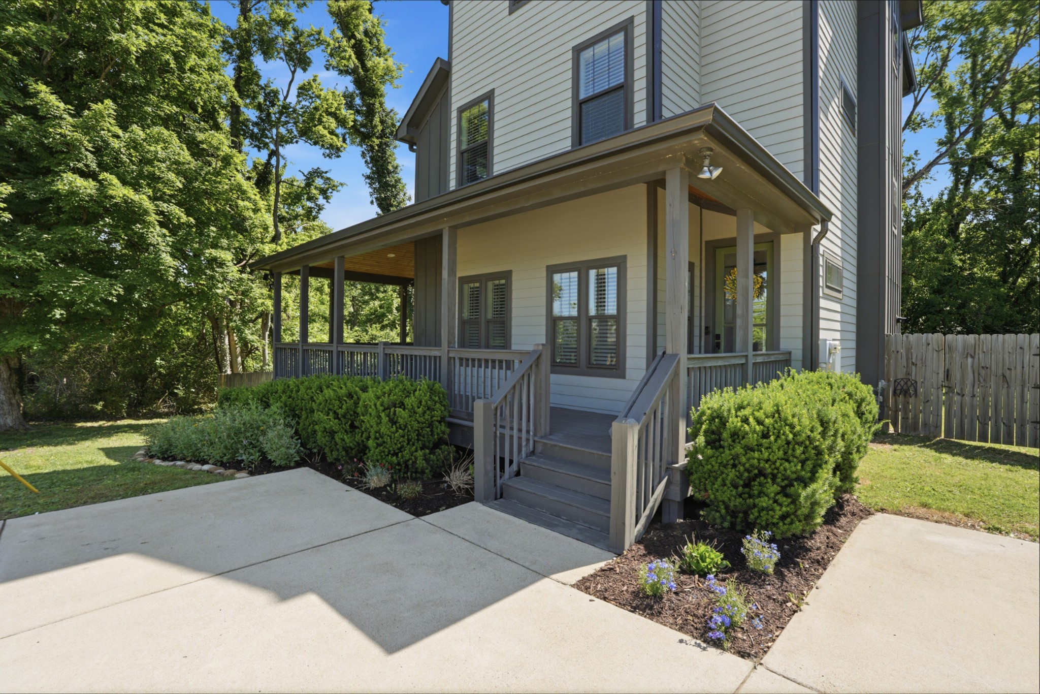 331 Woodycrest Ave
