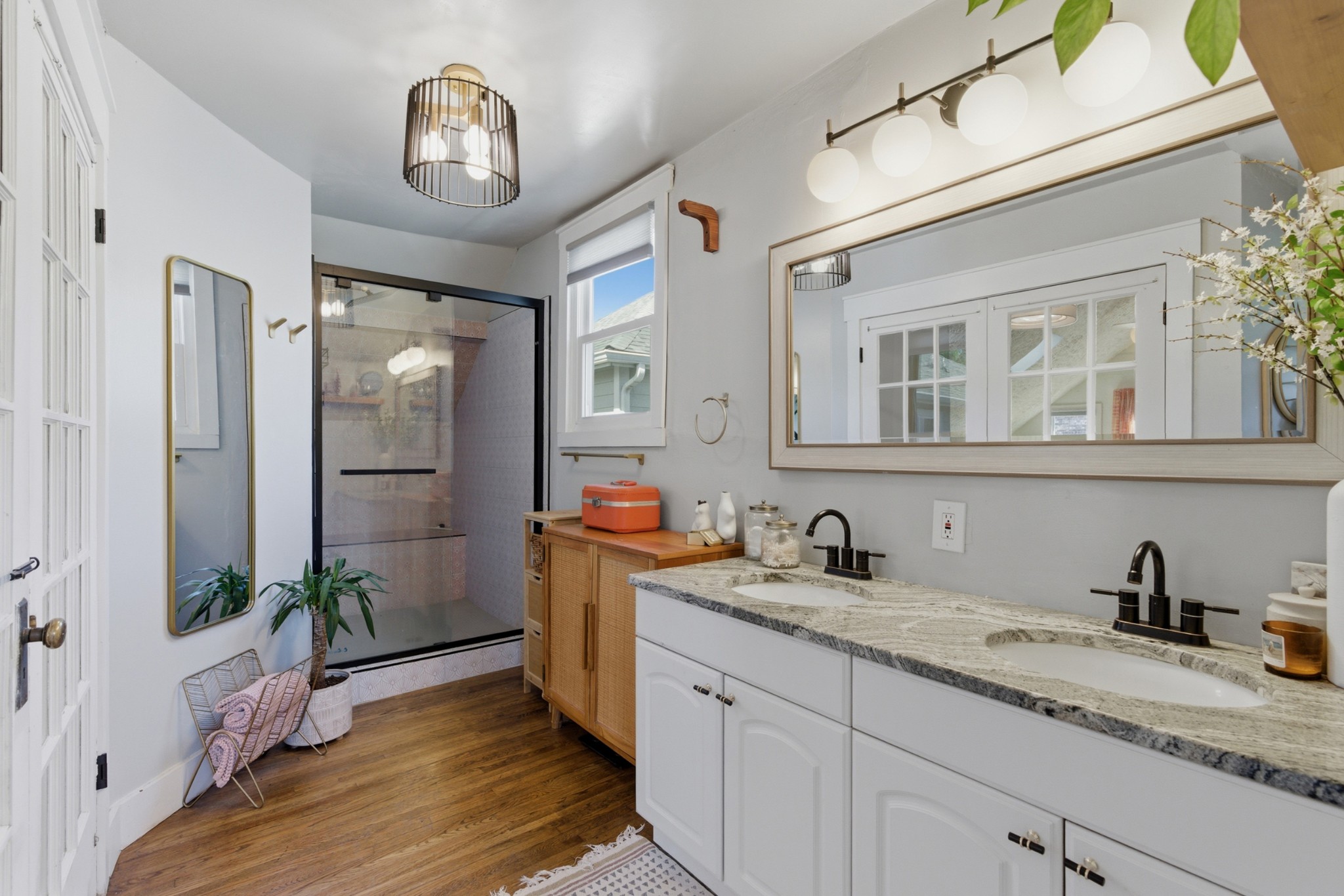 1119 Chester Ave