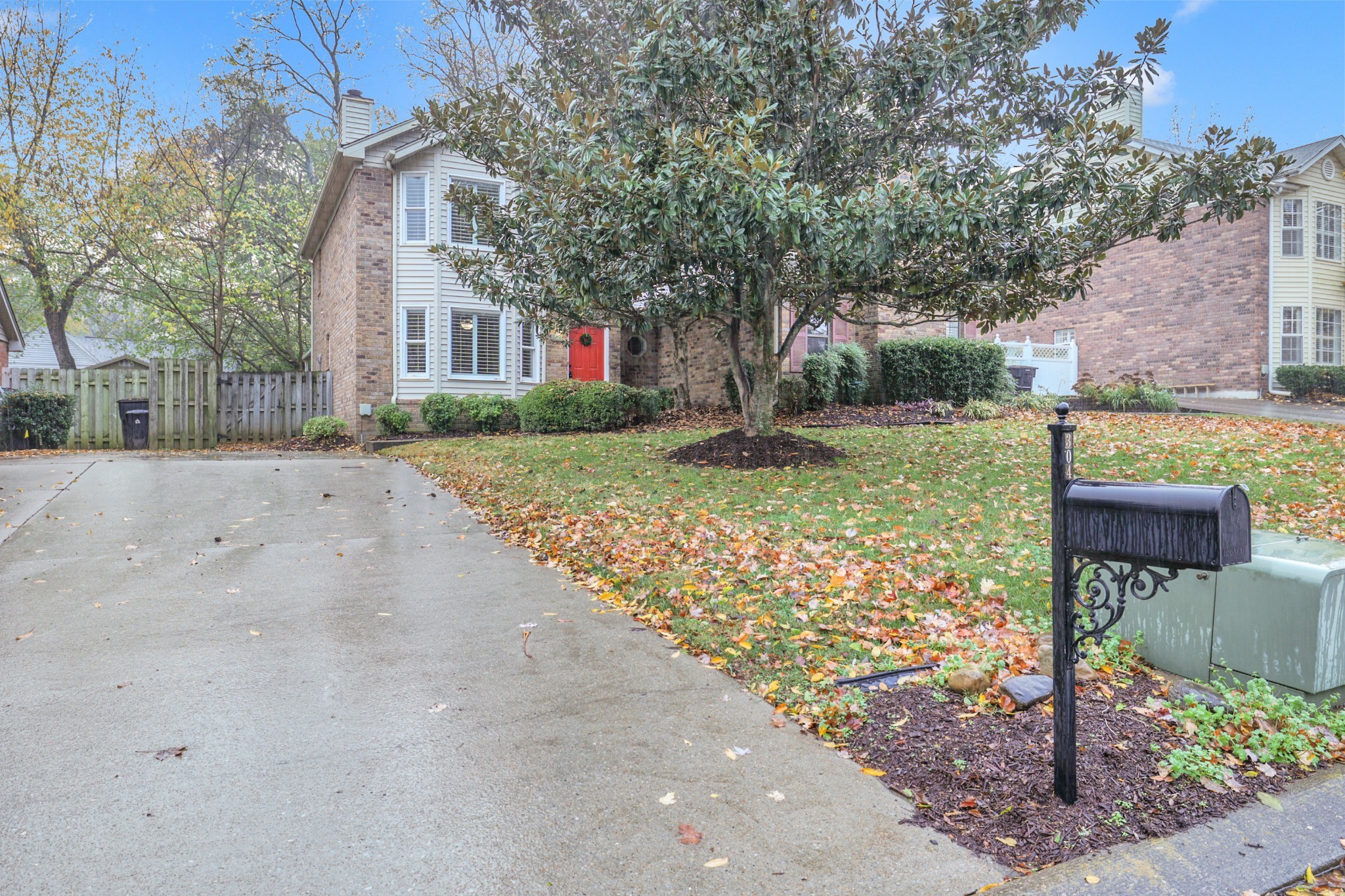 304 Hillside Ct