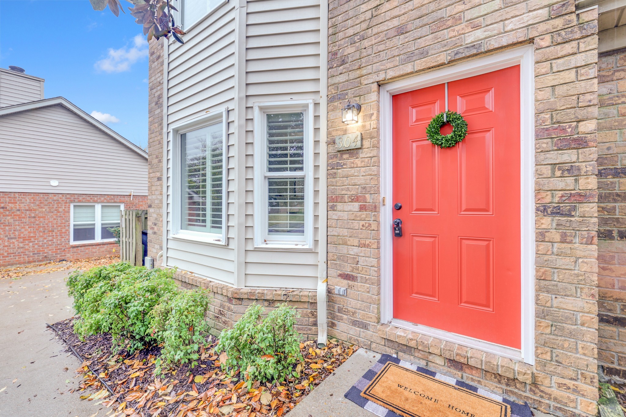 304 Hillside Ct
