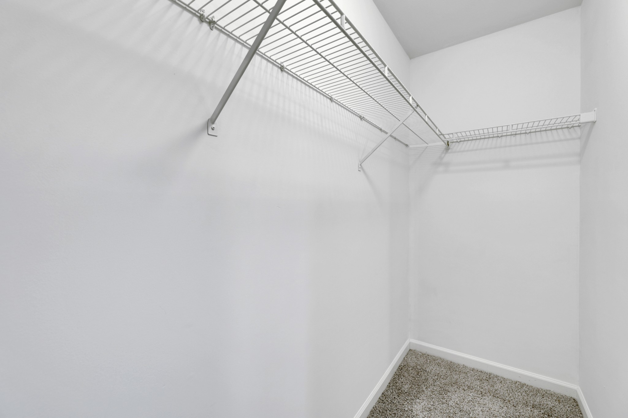 304 Hillside Ct