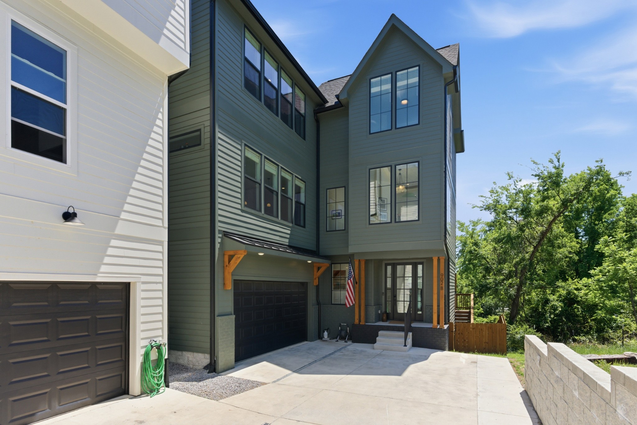902B Douglas Ave