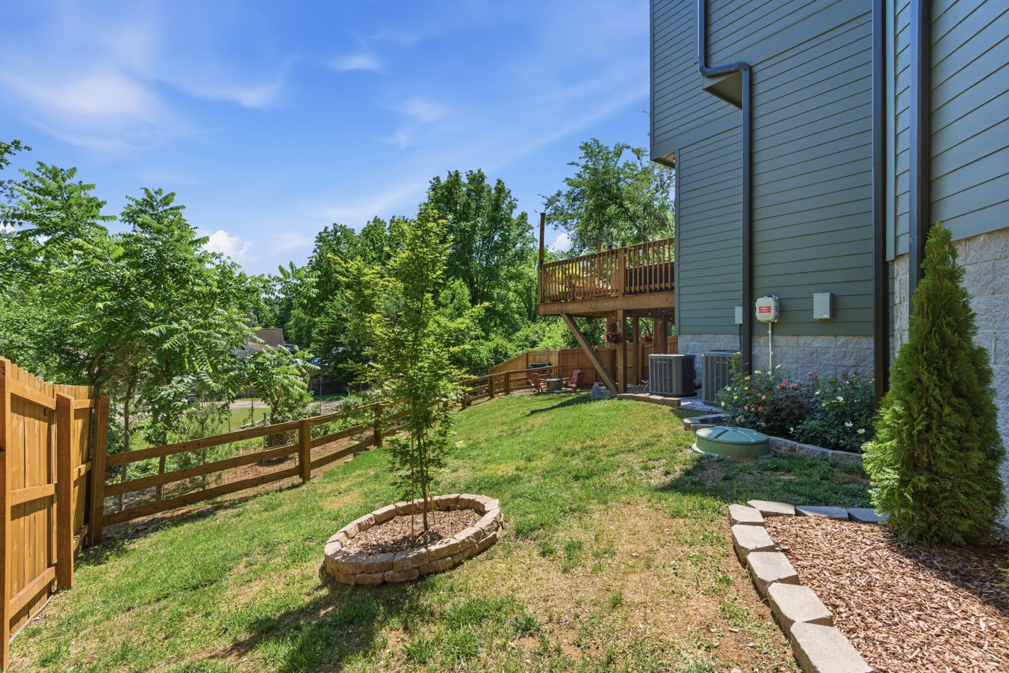 902B Douglas Ave