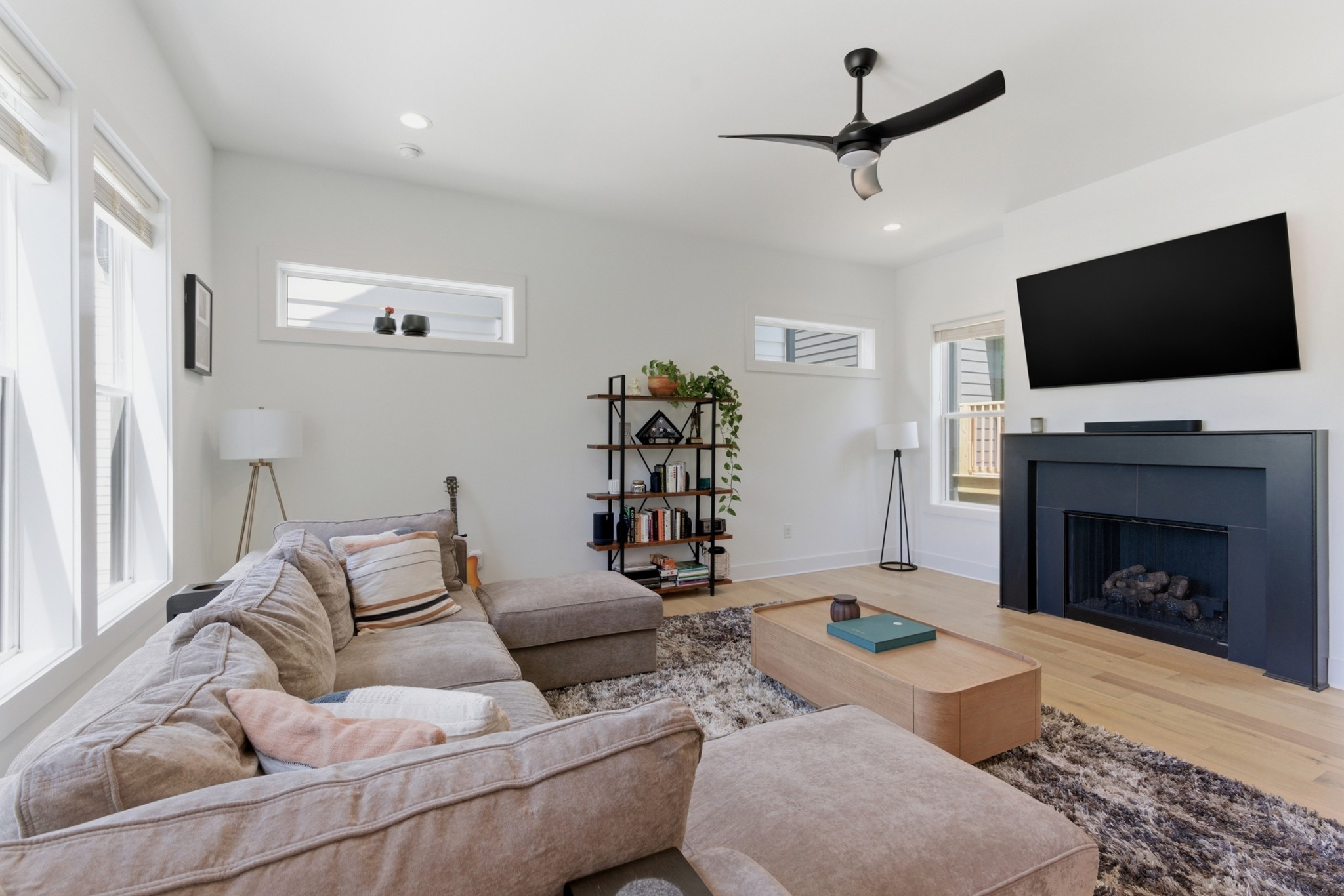 902B Douglas Ave