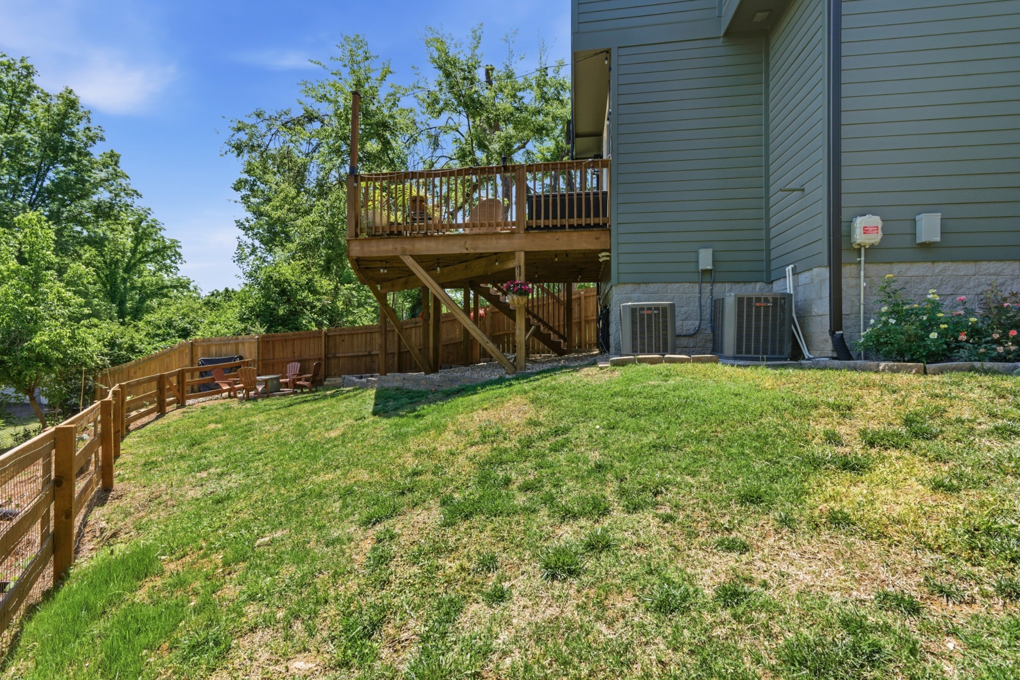 902B Douglas Ave